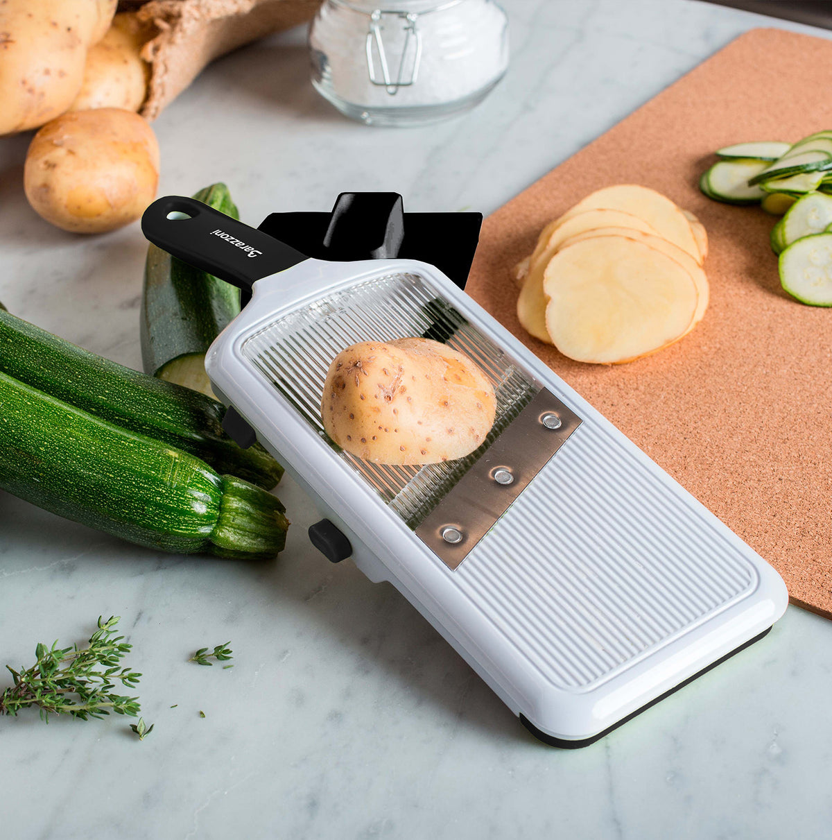 mandoline with adjustable blade 