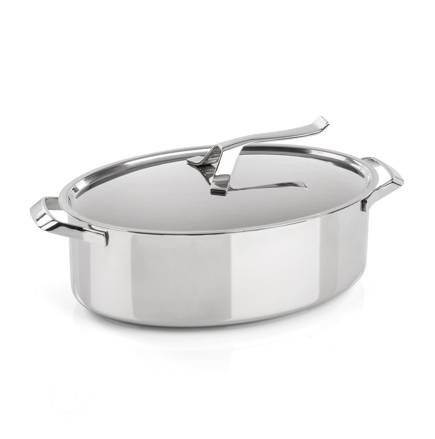 Oval saucepan with lid