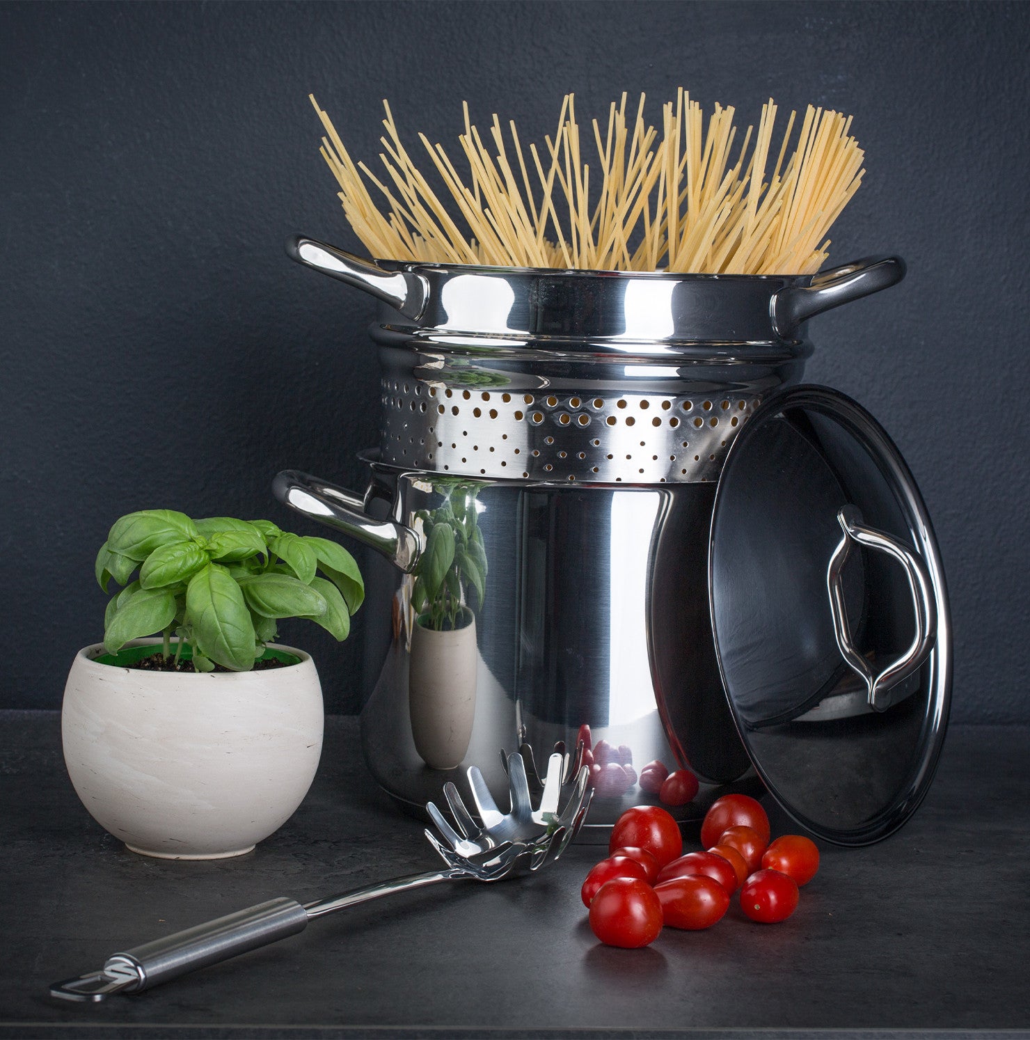 Spaghetti pot with lid