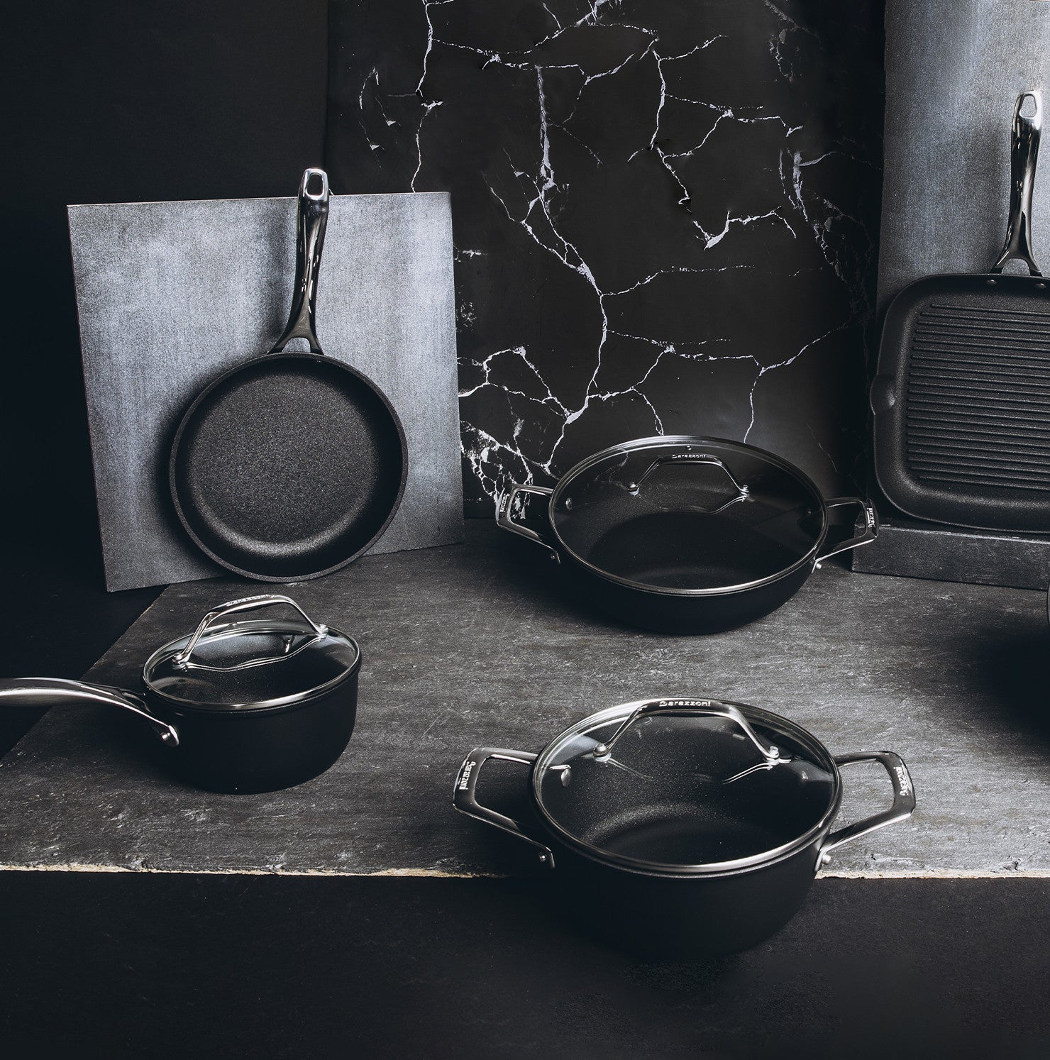 Casseruola manico lungo con coperchio